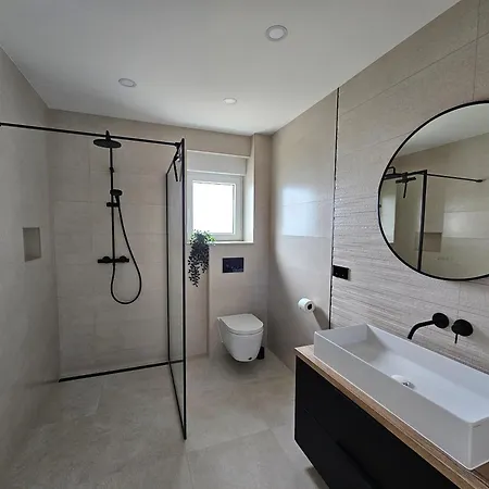 Laganini 1&3 Apartman Podaca