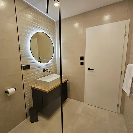 Apartman Laganini 1&3 *